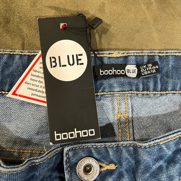 NWT! Boohoo midrise distressed boyfriend jeans! - Picture 6 of 8